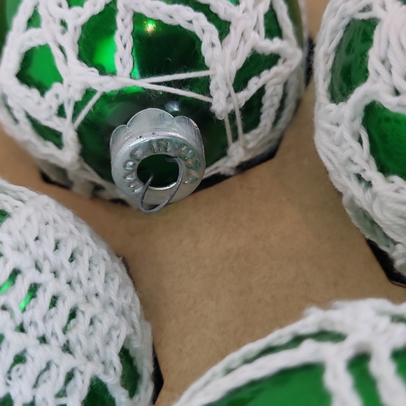Set Of 12 Vintage Green Glass Crochet Ball Christmas Ornaments - Picture 5 of 11